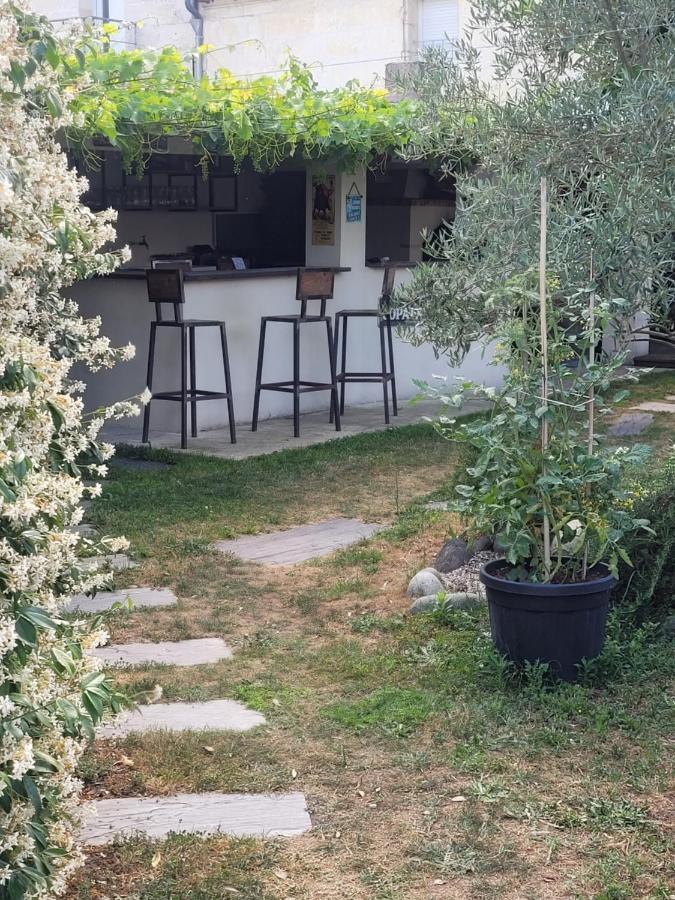 Chez Jeanfi Bed & Breakfast Fronsac  Eksteriør bilde